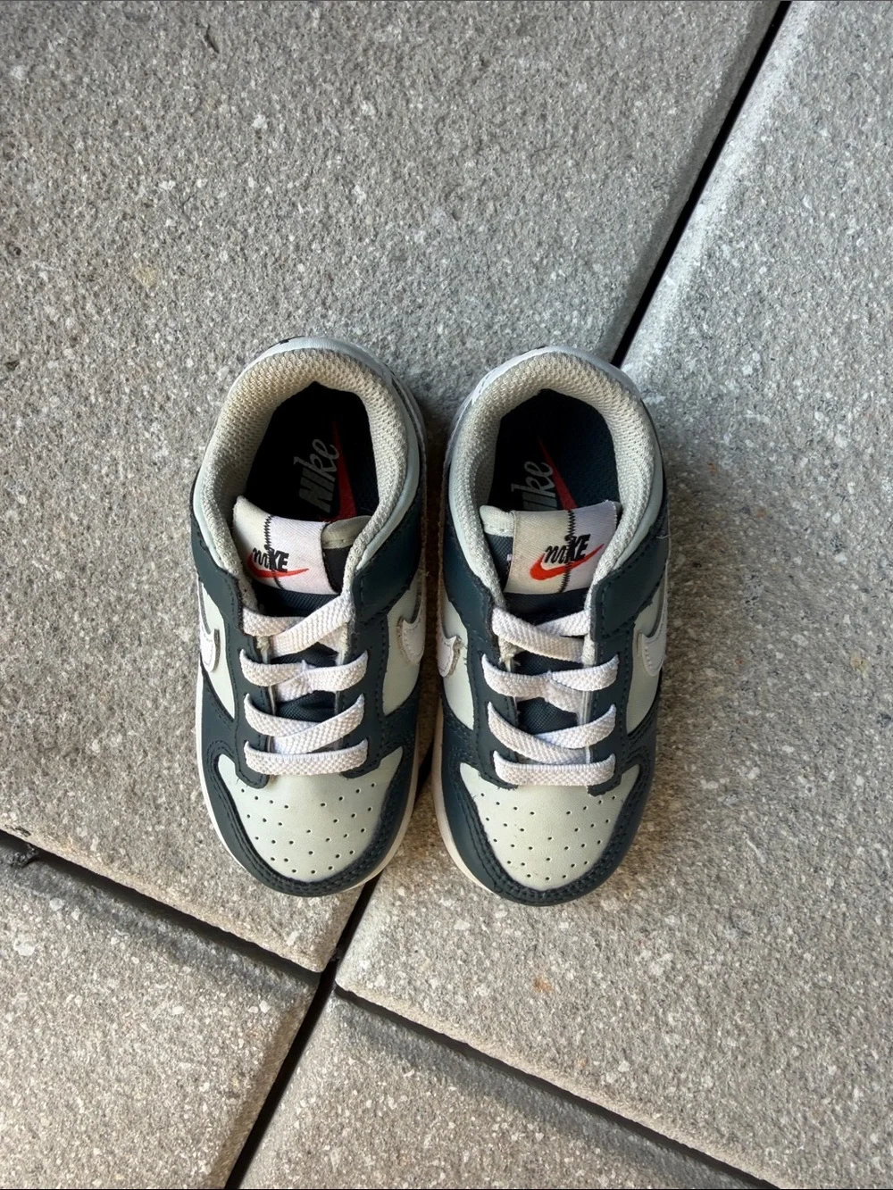 Nike Toddler Low-Top Sneakers in Teal and White